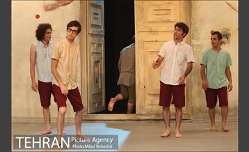 نمایش پسران تاریخ‎ 12