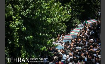 مراسم تشییع پیکرهای مطهر ۱۵۰ شهید تازه‌ تفحص‌ شده دفاع مقدس  - ۲ 36