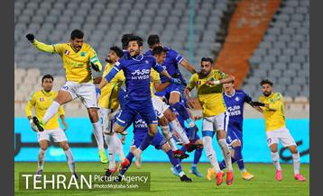 دیدار تیم‌های فوتبال استقلال و صنعت نفت آبادان  38