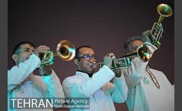 اهتزاز پرچم مسجد جمکران در برج میلاد 7