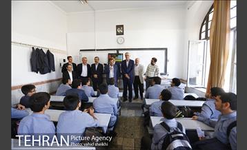 بازدید شهردار تهران از دبیرستان البرز 10