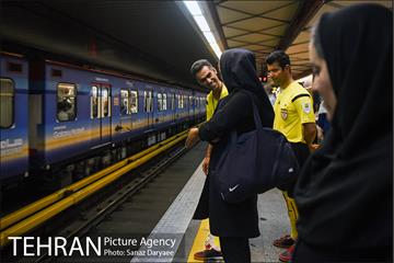 پرفورمنس داوران فوتبال در ایستگاه هفت تیر 18