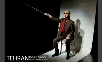 نمایش "همه چیز می گذرد، تو نمی گذری" 1