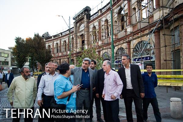 بازدید شهردار تهران از خسارت آتش سوزی اخیر میدان حسن آباد 28