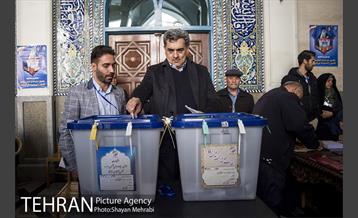 شرکت پیروز حناچی شهردار تهران در انتخابات مجلس شورای اسلامی 10