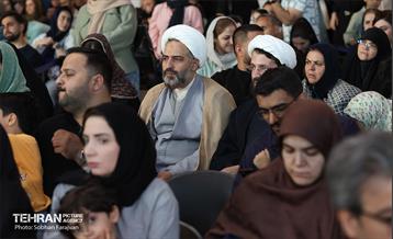 مراسم رونمایی از کتاب «خسته نیستم» 11