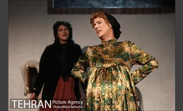 نمایش روز عقیم‎ 6