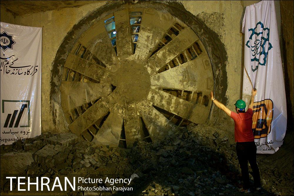 ورود دستگاه حفار مکانیزه خط ۷ مترو به ایستگاه میدان صنعت 10