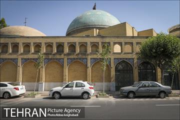 پارک خودرو‌ بین درختان چنار 2