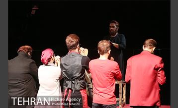 نمایش آندورا‎ 6