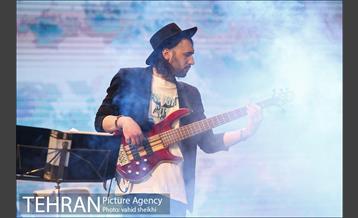 کنسرت آنلاین مهدی یغمایی 15