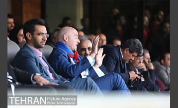 حضور دکتر نجفی در ورزشگاه آزادی برای تماشای شهرآورد پایتخت 4