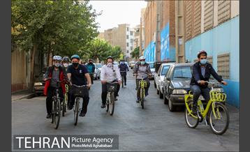 پویش سه شنبه های بدون خودرو در منطقه 8