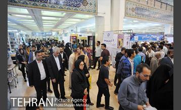 بازدید محمد علی افشانی ار نمایشگاه کتاب 7