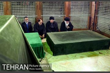 حضور رهبر انقلاب در مرقد مطهر امام راحل و گلزار شهدای بهشت زهرا 25
