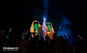 نمایش «تنهاتر از مسیح» 35