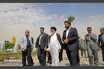 رونمایی از تندیس «خادم حرم» 17