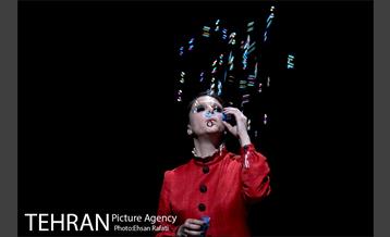 نمایش خانه‌اى در انتهاى خیابان بهار 24