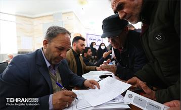 قرار خدمت؛ دیدار مردمی شهردار تهران در مسجد جامع مسعودیه 12