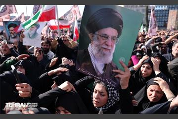 اجتماع مردم تهران در پی شهادت رهبر انقلاب - 1 55