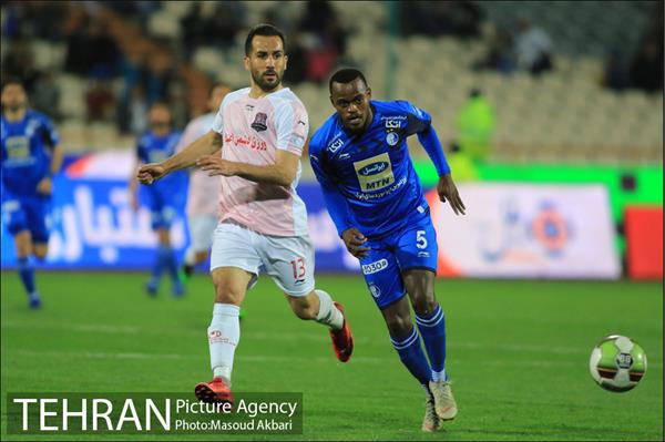 دیدار تیم‌های فوتبال استقلال تهران - نساجی مازندران 16