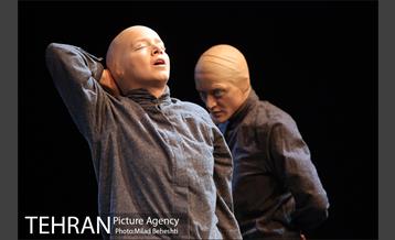 نمایش محفل بی عاری‎ 20