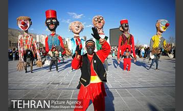 گردهمایی بزرگ عروسک‌های نوروزی در دریاچه شهدای خلیج فارس 18