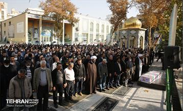 تشییع پیکر شهید مدافع حرم در منطقه ۵  11