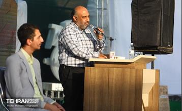 رونمایی از مجسمه های 6 شهید در منطقه 15 27