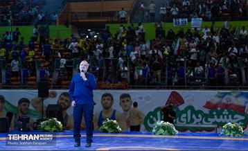 مراسم تجلیل از کشتی‌گیران قهرمان جهان (جشنی برای ایران) 67