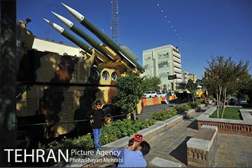 نمایشگاه دفاع مقدس در میدان بهارستان 37