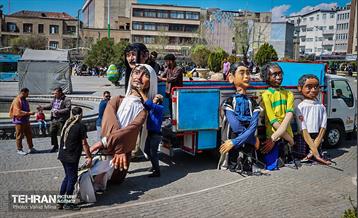 جشن بهار اولی‌ها با عروسک‌های غول پیکر 13