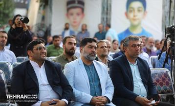 رونمایی از مجسمه های 6 شهید در منطقه 15 19