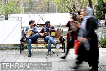 نوروزگاه هنر در پیاده‌راه بلوار کشاورز 15