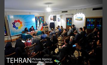 تقدیر از همکاران نویسنده و رونمایى از دوهفته نامه همگامان 18