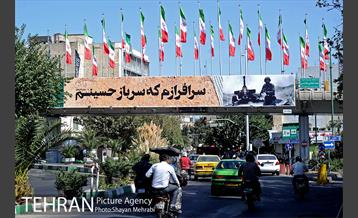 نصب تصاویر مربوط به دوران دفاع مقدس در معابر پایتخت 18