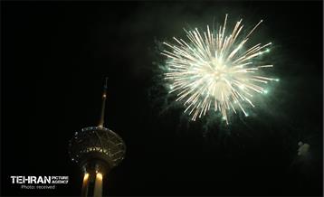 نورافشانی برج میلاد در شب پیروزی انقلاب اسلامی 15