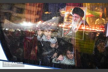 آیین بدرقه زائر اولی‌ها به‌ سوی عتبات عالیات در میدان انقلاب 13