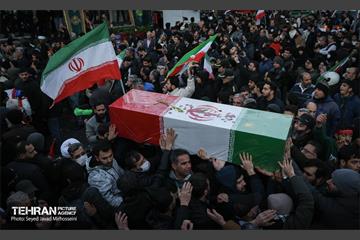 تشییع پیکر ۱۰۰ شهید مردمی و مدافع امنیت در تهران - 3 10