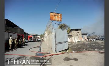 آتش سوزی انبار کالا در خیابان فداییان اسلام 20