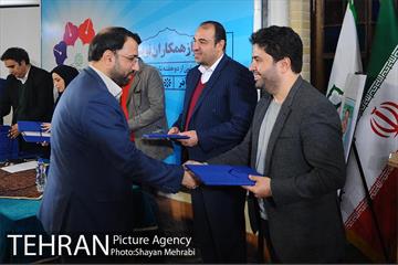 تقدیر از همکاران نویسنده و رونمایى از دوهفته نامه همگامان 26
