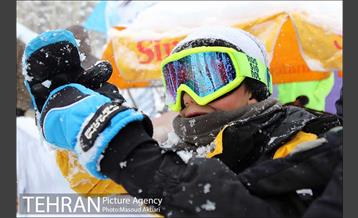 نخستین دوره مسابقات بین‌المللی «والیبال برفی» در پیست دیزین