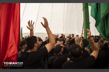 خیمه سوزان ظهر عاشورا در چهارراه گلوبندگ 16