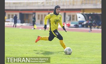 دیدار تیم‌های فوتبال بانوان البرز و سپاهان 4