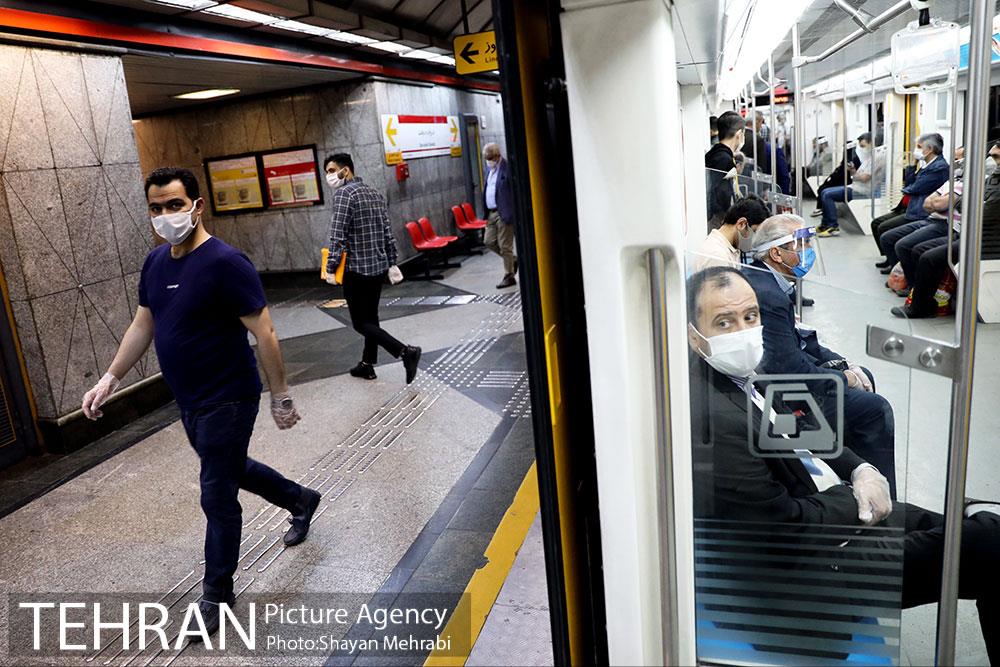 طرح جلوگیری از ورود افراد بدون ماسک به مترو  34