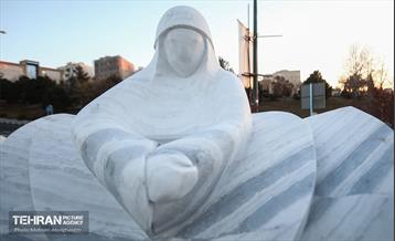 آیین رونمایی از المان مادر شهید 10