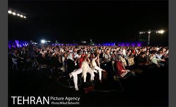 کنسرت شهرام و حافظ ناظری در محوطه باز برج میلاد‎ 16