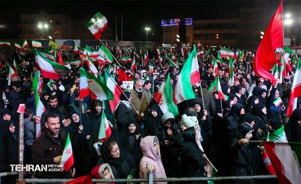 کاروان‌ موتوری و خودرویی از میدان انقلاب تا ساختمان هلال احمر تهران 47