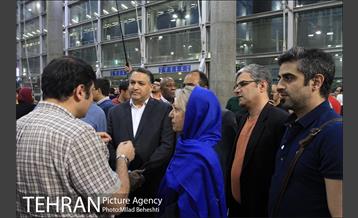 استقبال از عوامل فیلم فروشنده در فرودگاه امام خمینی تهران‎ 14