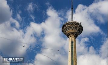 مانور ویژه هواپیماهای فوق سبک بر فراز برج میلاد 9